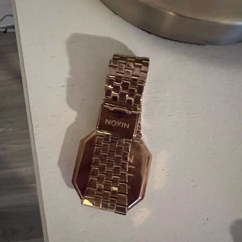 Gold Nixon digital re- run